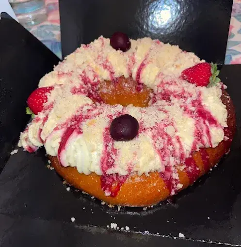 Con pistacho, tarta de queso o rellenos cl&aacute;sicos: la fiebre del rosc&oacute;n ha comenzado. / OBRADOR DE ROSA