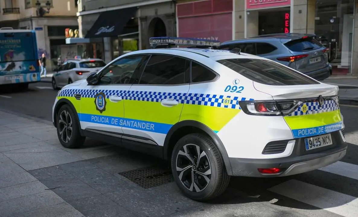 Veh&iacute;culo de la Polic&iacute;a Local de Santander. / EP