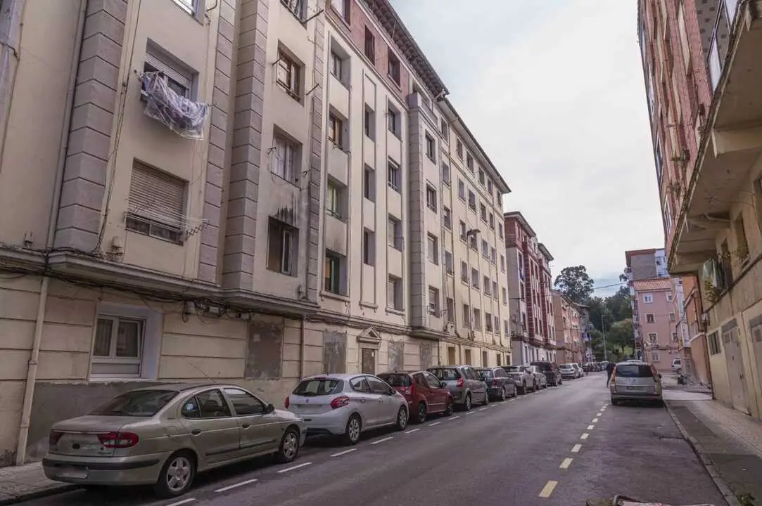 Torrelavega da luz verde a la rehabilitaci&oacute;n del edificio de GESVICAN que albergar&aacute; 12 viviendas de alquiler asequible. / EP