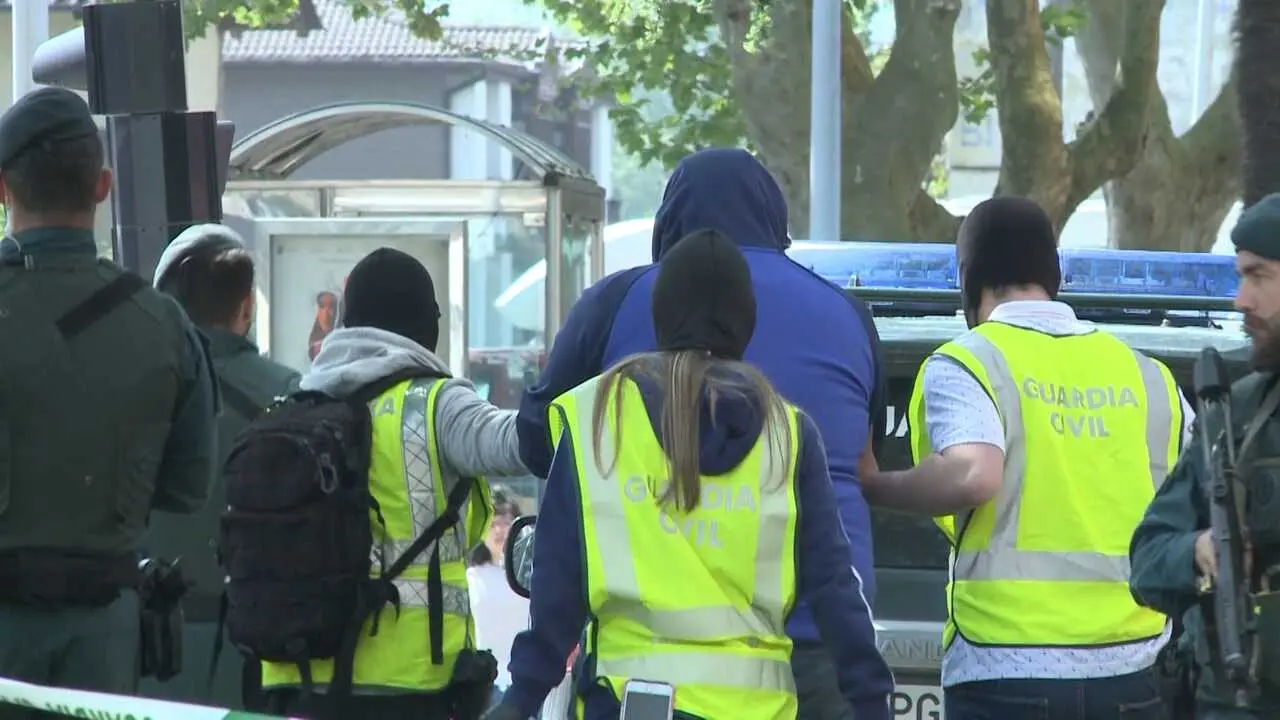 Detenci&oacute;n a manos de la Guardia Civil del presunto yihadista en Andoain (Guip&uacute;zcoa). / EP