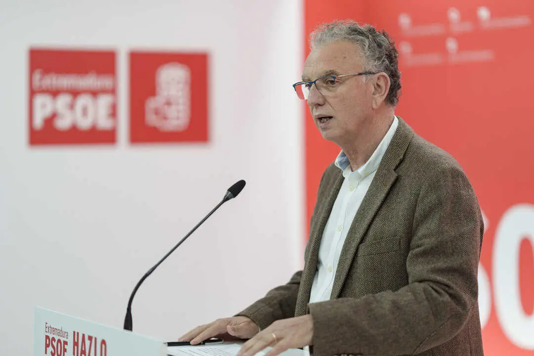 El presidente de la Comisi&oacute;n Gestora del PSOE de Extremadura, Jos&eacute; Luis Quintana. / EP