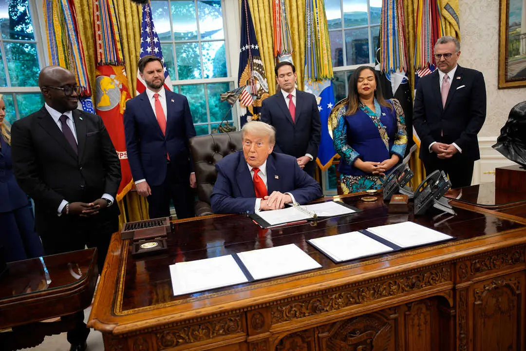 Donald Trump emerge como actor central en acuerdos de paz y operaciones militares simult&aacute;neas. / EP