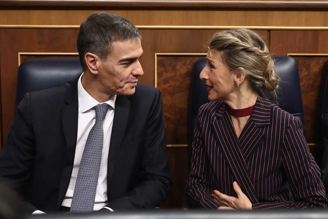 El presidente del Gobierno, Pedro S&aacute;nchez, y la vicepresidenta segunda y ministra e Trabajo y Econom&iacute;a Social, Yolanda D&iacute;az. / EP