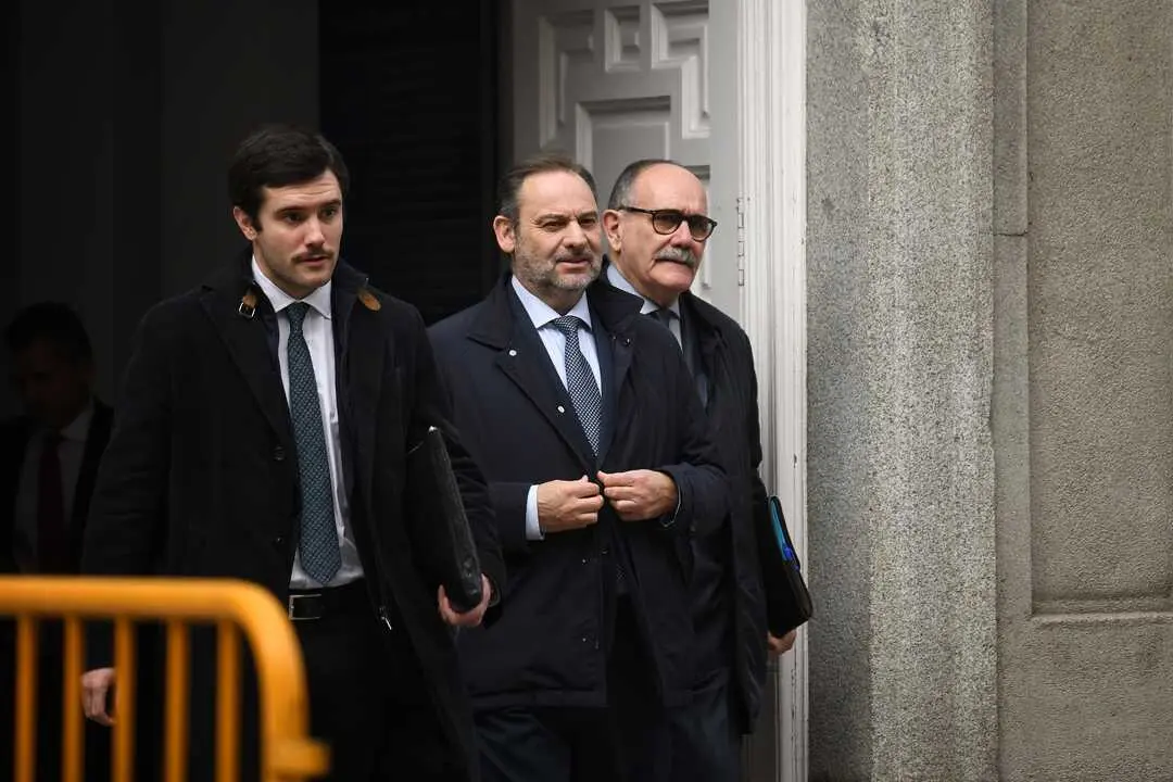 El ex ministro de Transportes Jos&eacute; Luis &Aacute;balos (c). / EP