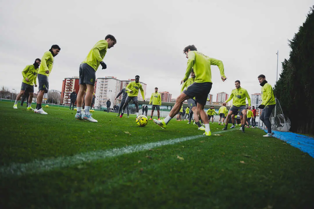 Los jugadores del Racing durante un entrenamiento. / RRC