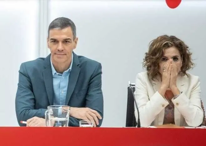 El presidente del Gobierno, Pedro S&aacute;nchez y la vicesecretaria general del PSOE, vicepresidenta primera del Gobierno y ministra de Hacienda, Mar&iacute;a Jes&uacute;s Montero. / Alejandro Mart&iacute;nez Velez