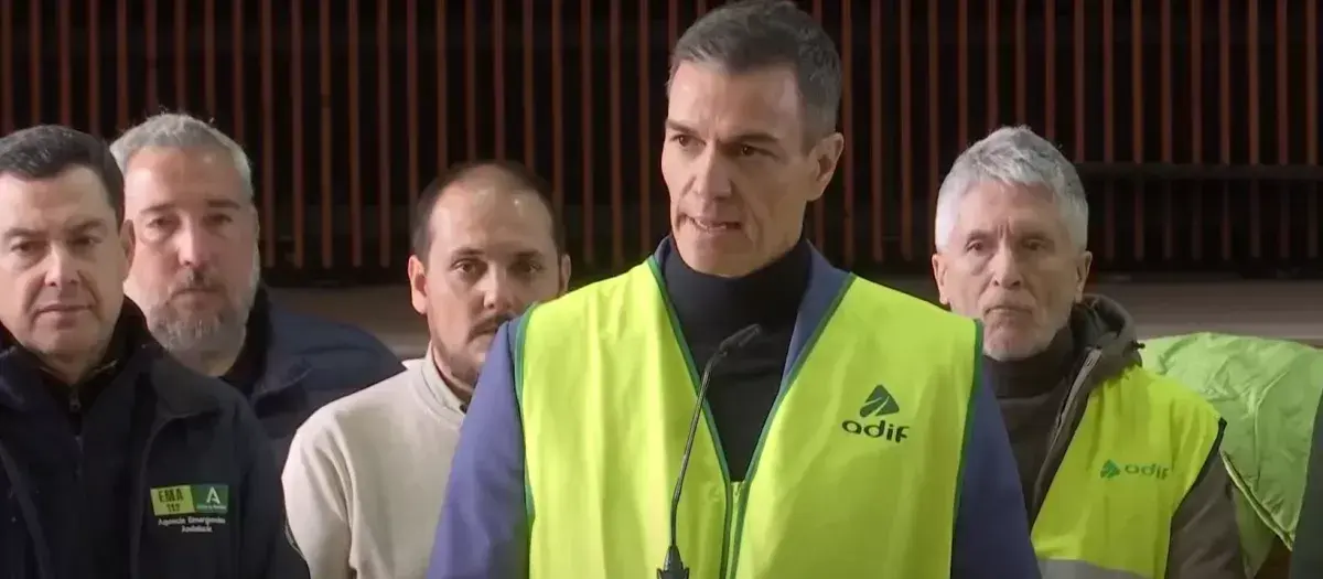 Pedro S&aacute;nchez ha comparecido este lunes para expresar su consternaci&oacute;n por el tr&aacute;gico accidente ferroviario ocurrido en Adamuz, C&oacute;rdoba.