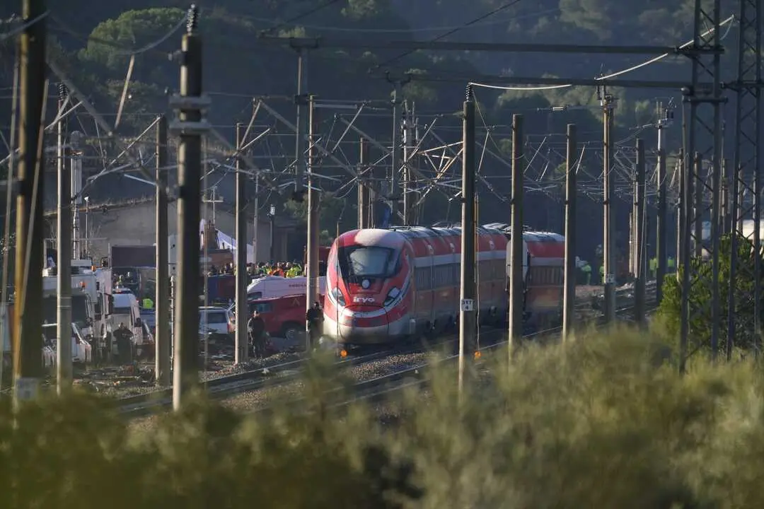 Zona del accidente ferroviario con los convoyes de trenes siniestrados. / Joaquin Corchero