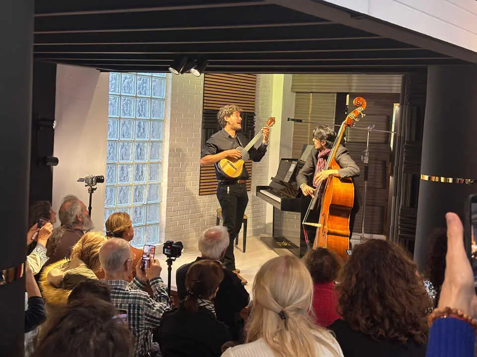DiCappo Music arranca este viernes en Santander con un recital &uacute;nico, entrada libre y una mezcla de sonidos que va del viol&iacute;n al cuatro venezolano. / S.A