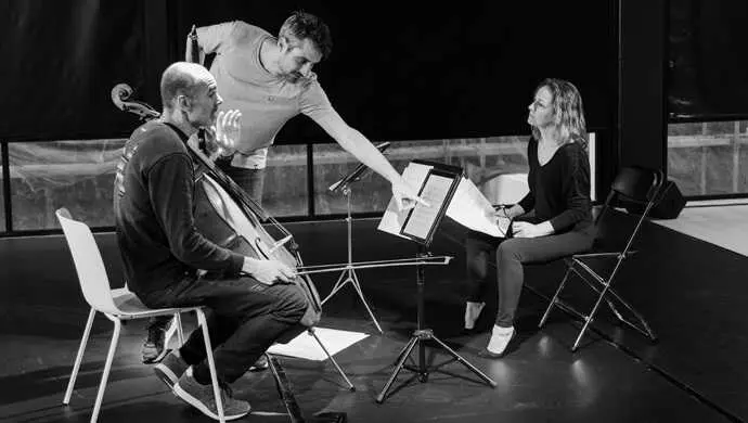 Escena de la obra &lsquo;La maladie de la mort&rsquo;, una coproducci&oacute;n de Quasar Teatro. / x