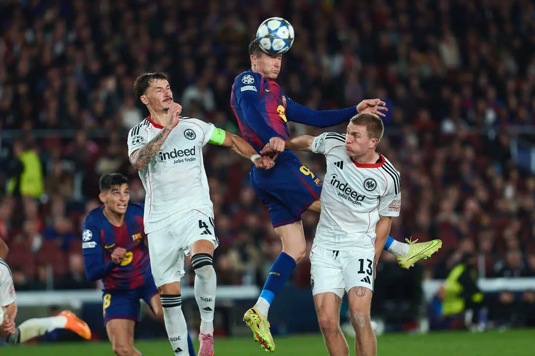Robert Lewandowski durante un partido de Champions. / EP