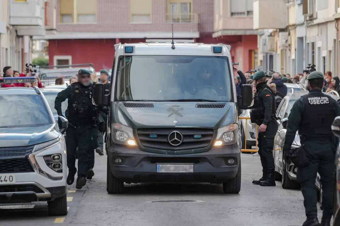 Llegada del autor confeso del crimen de Sueca a los juzgados. / EP