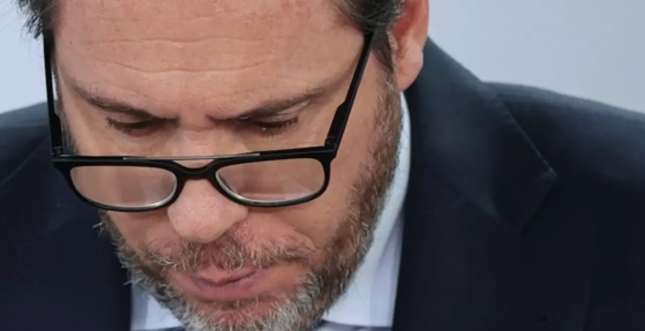 El ministro de Transportes y Movilidad Sostenible, &Oacute;scar Puente, durante la rueda posterior al Consejo de Ministros en el Palacio de la Moncloa, a 27 de enero de 2026, en Madrid (Espa&ntilde;a). Alejandro Mart&iacute;nez V&eacute;lez / Europa Press