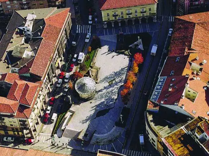 Vista desde arriba de la Plaza Mayor de Torrelavega. / EP