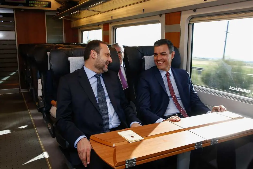 Viaje inaugural del AVE a Granada con el Presidente del Gobierno, Pedro Sanchez (d) y el Ministro del Interior, Jos&eacute; Luis &Aacute;balo (i).
Fecha: 25/06/2019.

Foto de archivo

Firma: &Aacute;lex C&aacute;mara / Europa Press