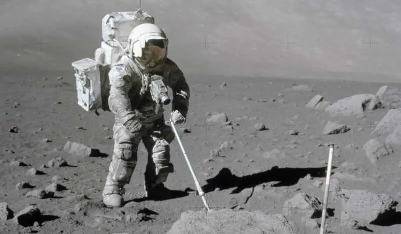 Artemis II marcar&aacute; el regreso de astronautas a la &oacute;rbita lunar con un sobrevuelo de prueba sin alunizaje. / NASA