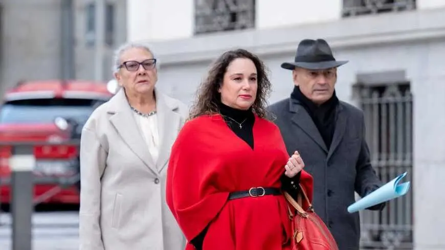 Las investigadas Carmen Pano (i) y Leonor Gonz&aacute;lez (d) a su llegada a la Audiencia Nacional. / EP
