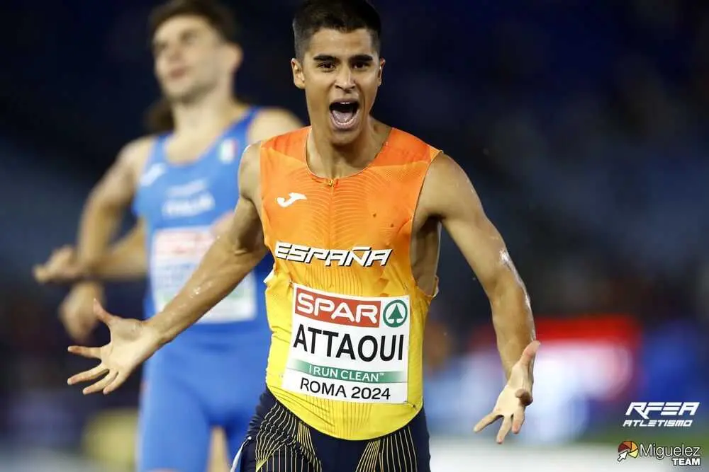Mohamed Attaoui salta a la pista del m&iacute;tico Armory de Nueva York rodeado de campeones del mundo. / rfea