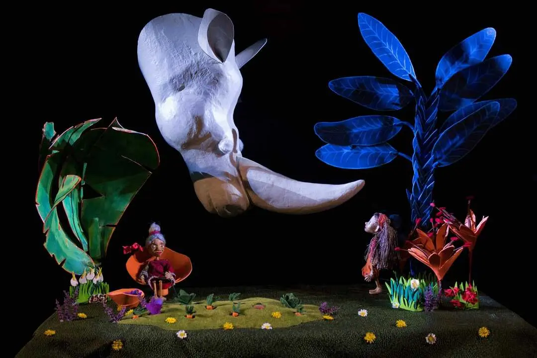 Merienda en el Teatro&rsquo; comienza hoy con dos funciones del espect&aacute;culo &lsquo;La Ni&ntilde;a de las Trenzas al Rev&eacute;s&rsquo;, una obra de la compa&ntilde;&iacute;a asturiana El Callej&oacute;n del Gato. / CAF&Eacute; DE LAS ARTES