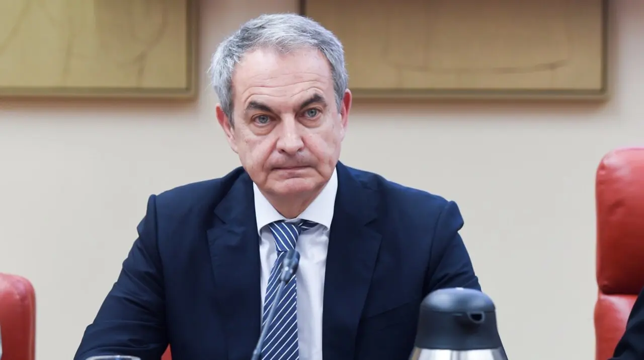 El expresidente del Gobierno Jos&eacute; Luis Rodr&iacute;guez Zapatero durante el acto de homenaje a Jos&eacute; Enrique Serrano Mart&iacute;nez, a 4 de diciembre de 2025, en Madrid (Espa&ntilde;a). 

Firma: Gustavo Valiente / Europa Press