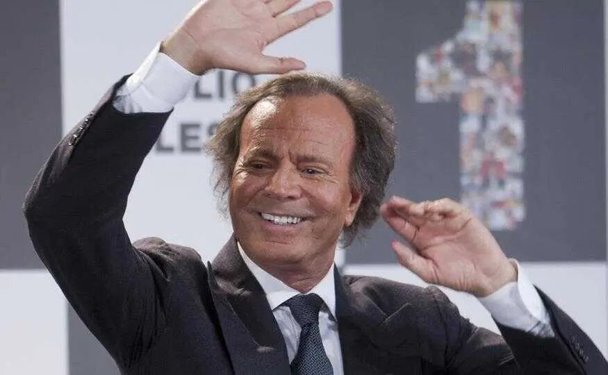 Julio Iglesias.