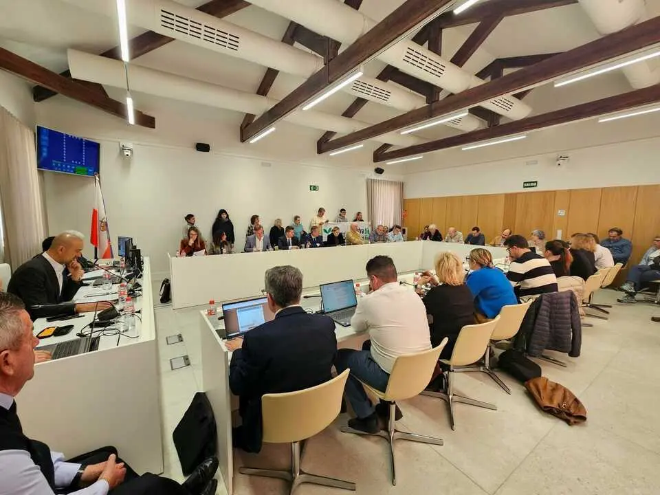 Pleno del Ayuntamiento de Torrelavega. / a.e