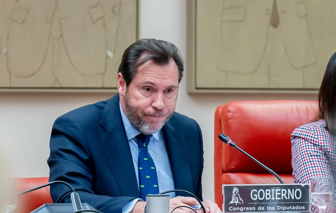 El ministro de Transportes y Movilidad Sostenible, &Oacute;scar Puente (c), comparece ante la Comisi&oacute;n de Transportes y Movilidad Sostenible, en el Congreso de los Diputados, a 3 de febrero de 2026, en Madrid (Espa&ntilde;a).

Firma: Alberto Ortega / Europa Press