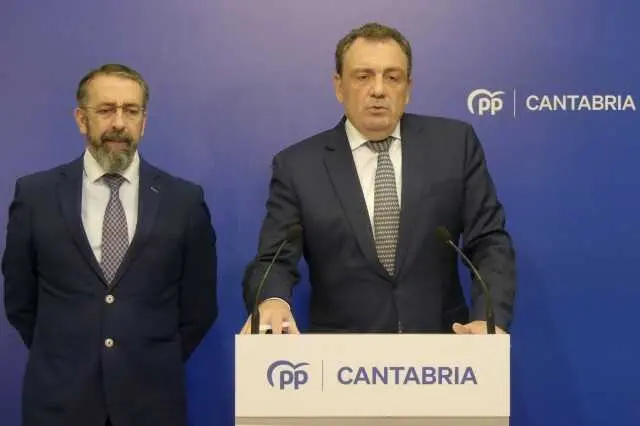 Los diputados nacionales del PP por Cantabria, F&eacute;lix de las Cuevas y Javier Noriega. / PP
