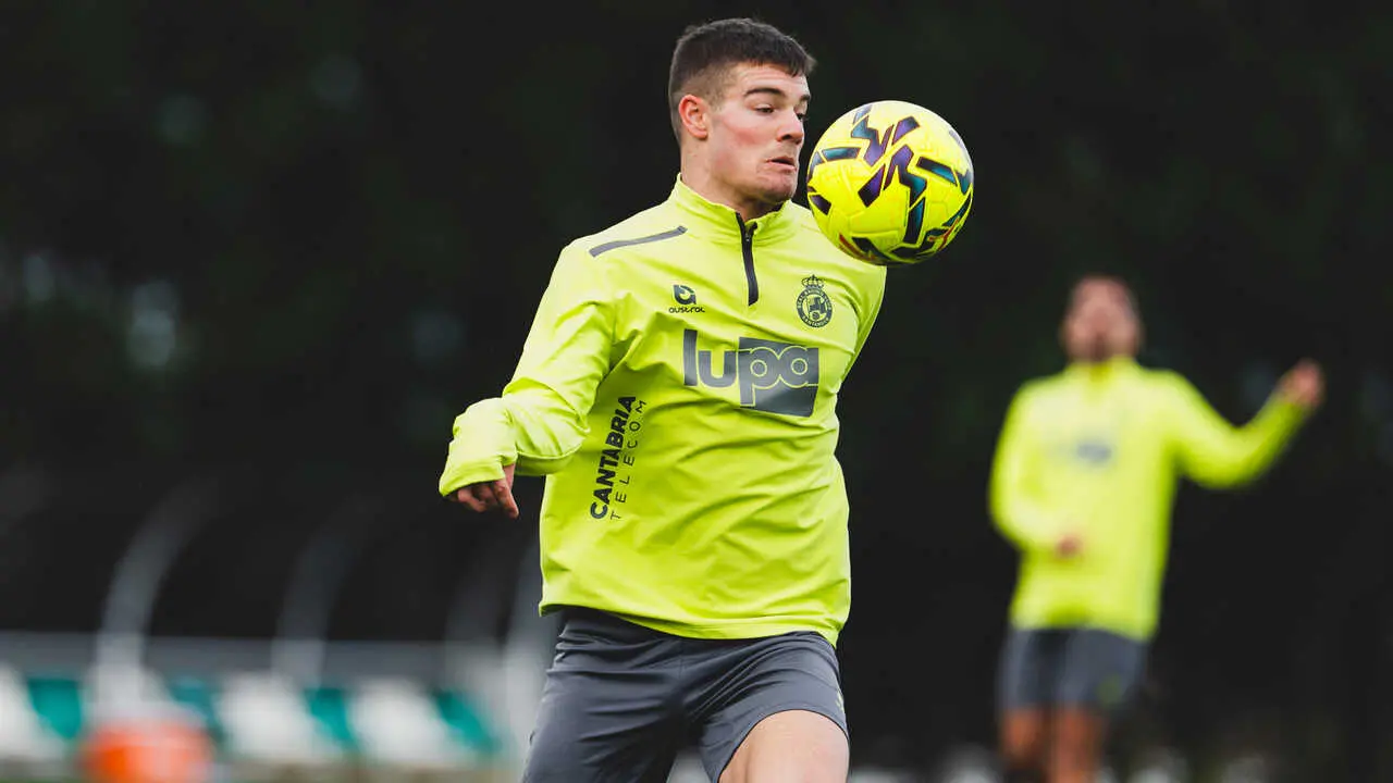 Peio Canales ha pasado de ser &ldquo;una apuesta de futuro&rdquo; a convertirse en uno de los jugadores m&aacute;s importantes del Racing. / rrc