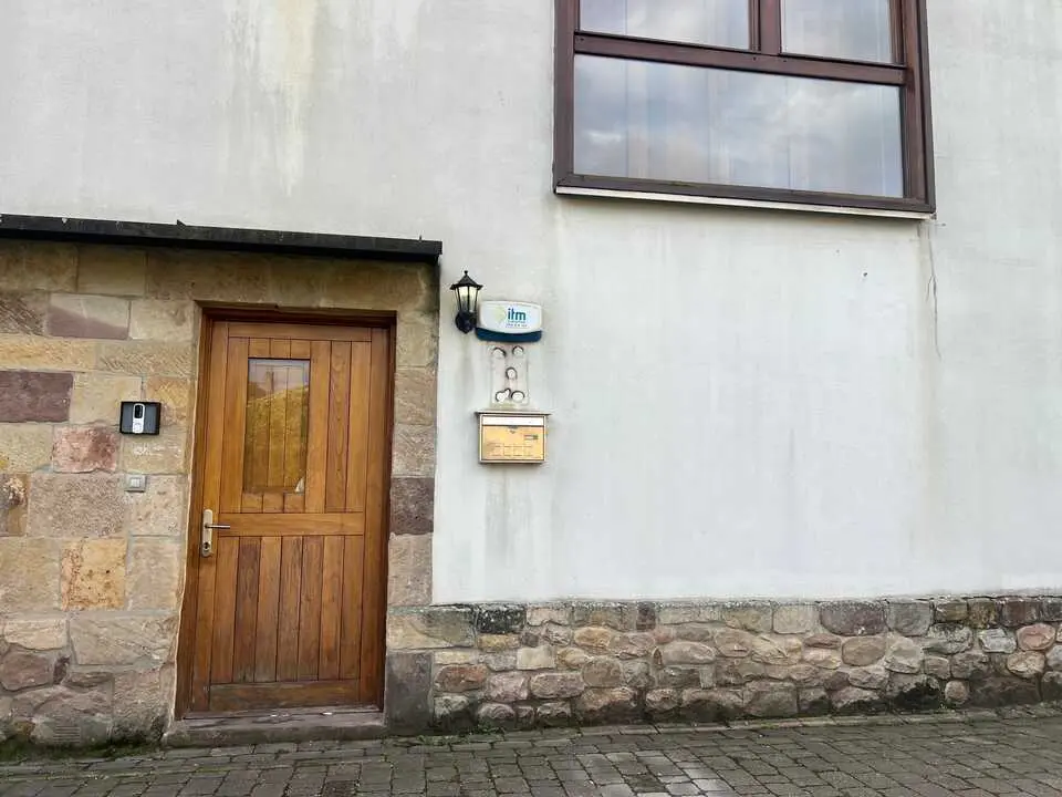 Exterior de la vivienda que se convertir&aacute; en un centro de acogida para menores migrantes. / EP