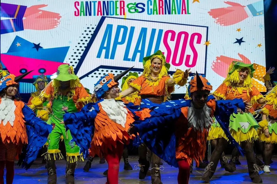M&aacute;s de 1.400 participantes, comparsas llegadas de distintos puntos y un programa que mezcla diversi&oacute;n y emoci&oacute;n marcar&aacute;n el Carnaval 2026. / A.E
