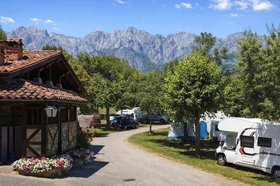 El Camping La Viorna Picos de Europa. / a.e