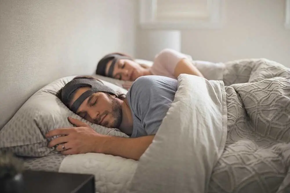 Dos personas durmiendo. / EP