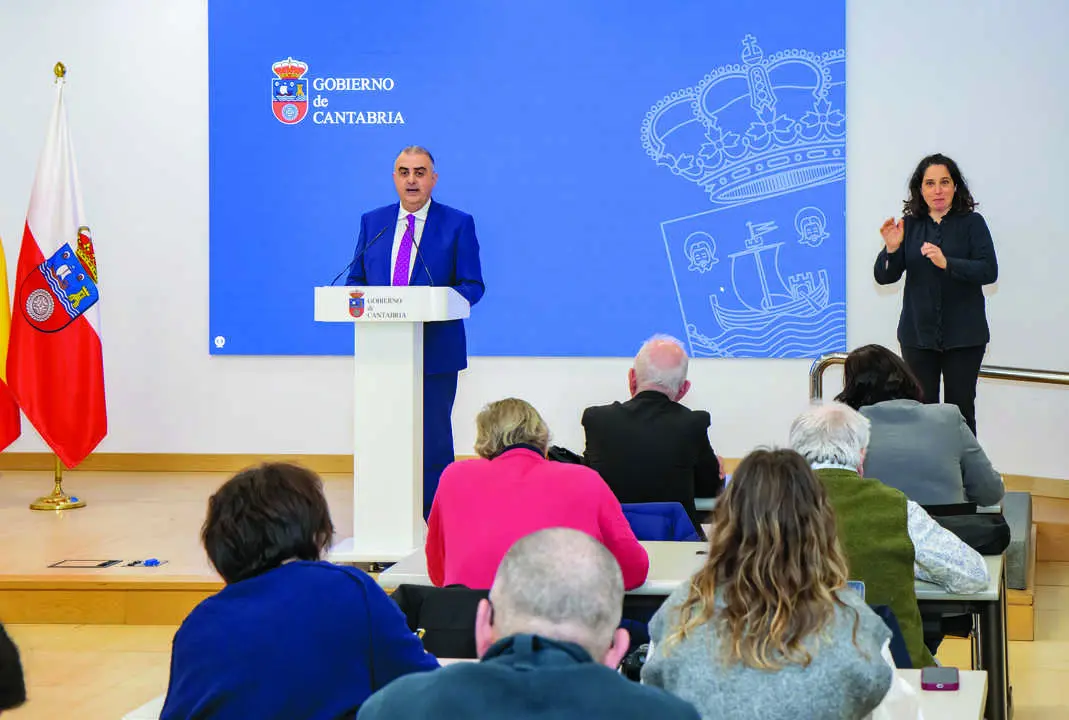 El consejero, Roberto Media, durante una intervenci&oacute;n. / A.E.