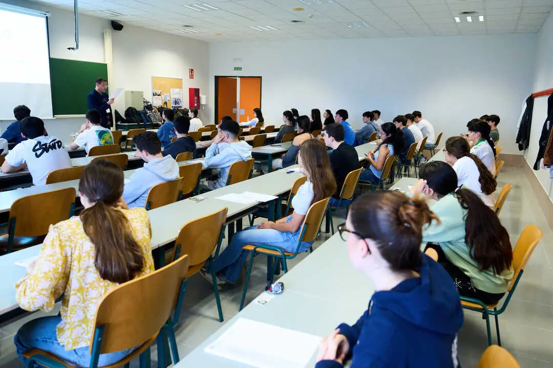 Alumnos de Segundo de Bachillerato durante la primera jornada de la Prueba de Acceso a la Universidad. / EP