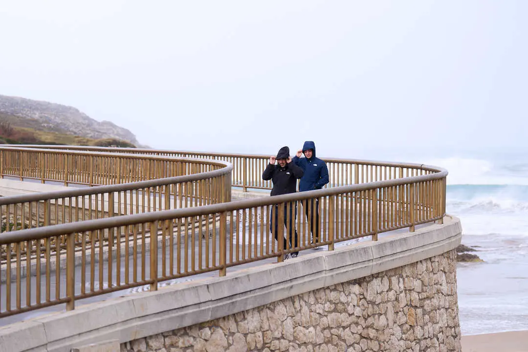 La borrasca Nils irrumpe con fuerza y sit&uacute;a a Cantabria bajo vigilancia meteorol&oacute;gica. / EP
