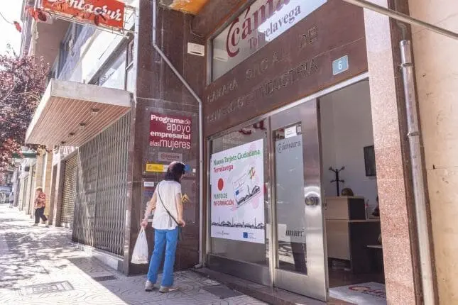 La ampliaci&oacute;n de los usos de la Tarjeta Ciudadana ha abierto un nuevo frente pol&iacute;tico en Torrelavega. / A.E