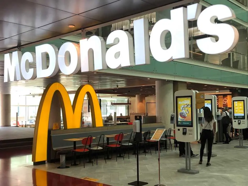 Un establecimiento de Mcdonald por dentro. / EP