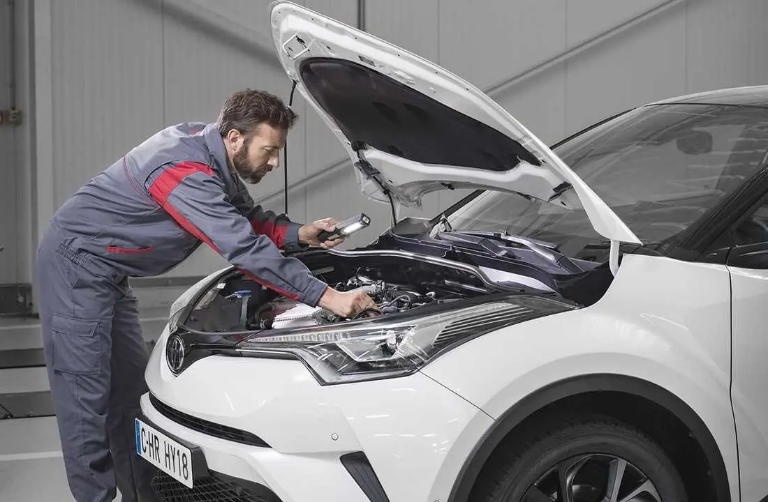 Un sistema creado en Illinois adapta motores di&eacute;sel a combustibles alternativos con una actualizaci&oacute;n remota. El modelo combina ecuaciones f&iacute;sicas y redes neuronales para reducir emisiones sin cambiar piezas. / EP