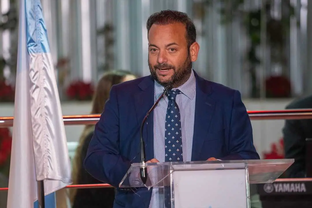 El alcalde de La Algaba, Diego Manuel Ag&uuml;era interviene en el acto. / Francisco J. Olmo