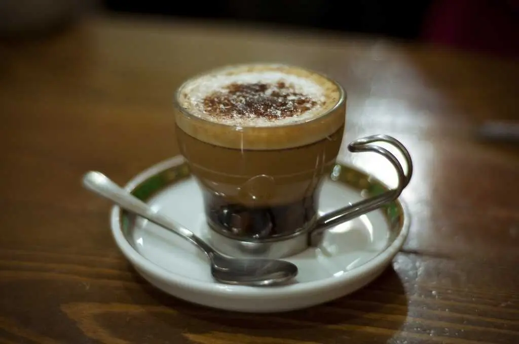 Repetir la misma taza aporta estabilidad, identidad y menor carga mental diaria. / EP