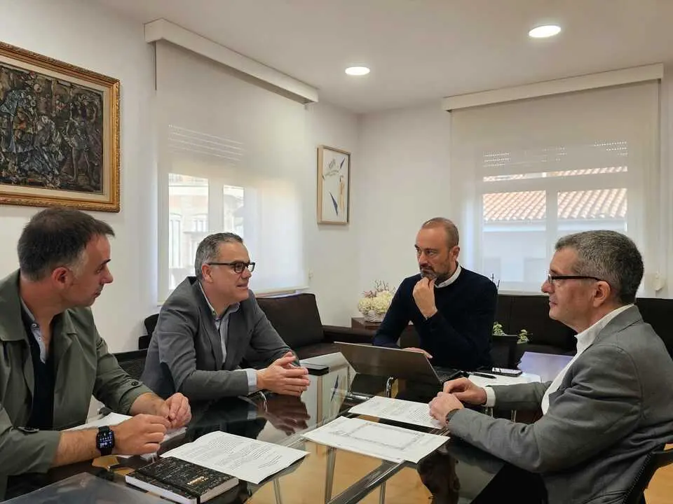 Reuni&oacute;n entre el Ayuntamiento y la Gimn&aacute;stica. / A.E.