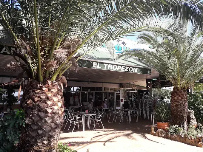 En plena monta&ntilde;a, un mes&oacute;n familiar ha logrado lo que parec&iacute;a imposible: convertir la tradici&oacute;n gastron&oacute;mica en el motor que mantiene vivo a todo un pueblo. / A.E