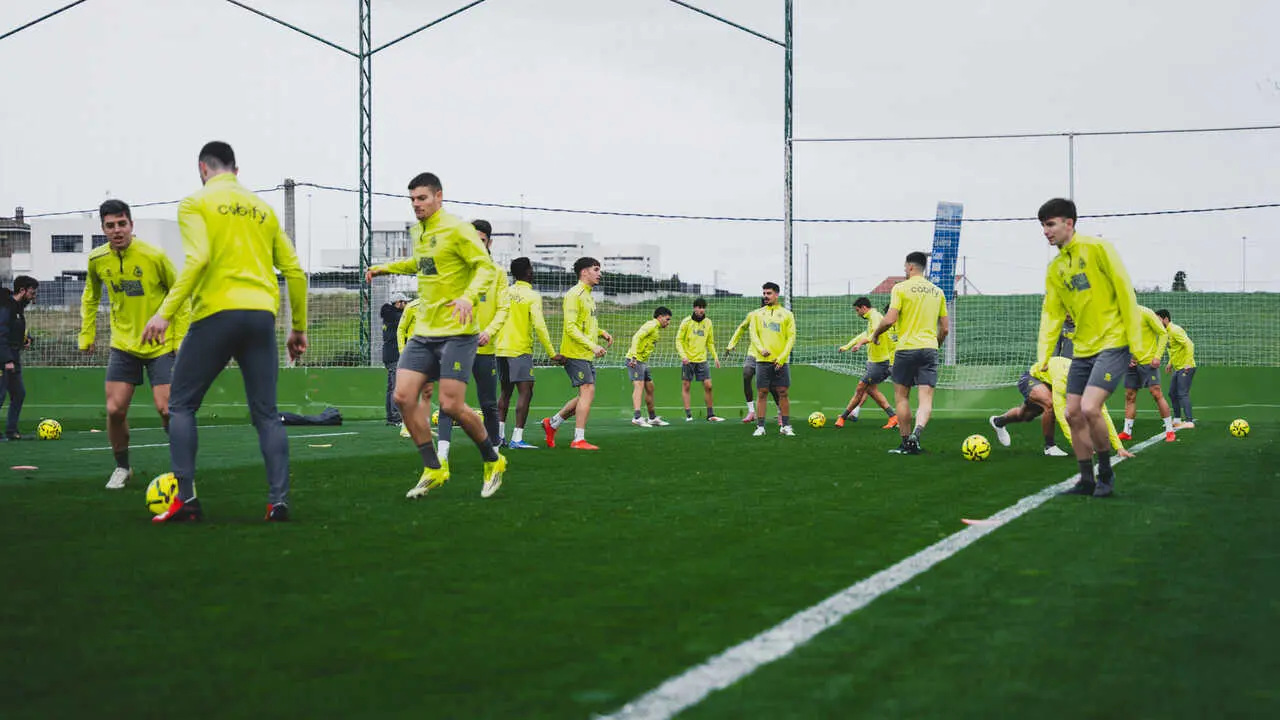 Los jugadores del conjunto c&aacute;ntabro durante un entrenamiento. / RRC