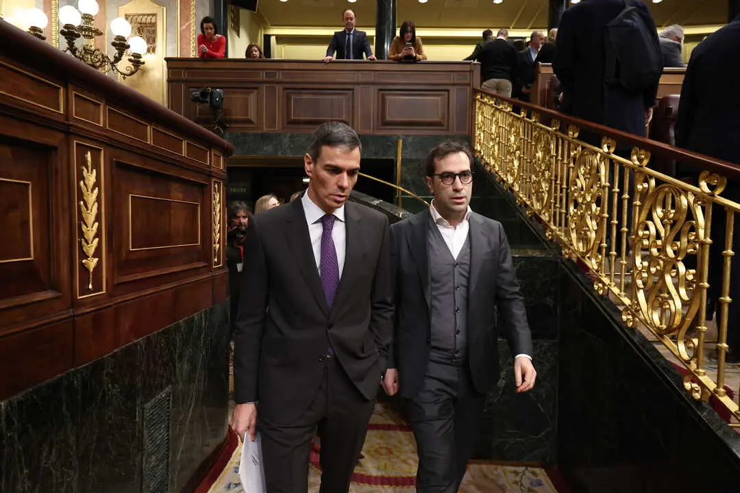 El presidente del Gobierno, Pedro S&aacute;nchez (i), y el ministro de Econom&iacute;a y Comercio, Carlos Cuerpo (d). / EP