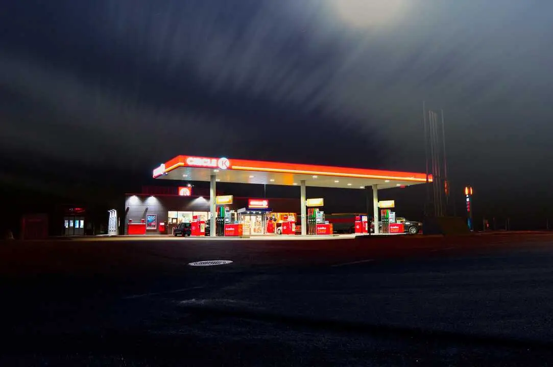 La gasolina y el di&eacute;sel encadenan ya seis semanas consecutivas de subidas, consolidando un cambio de tendencia tras meses de descensos. / A.E