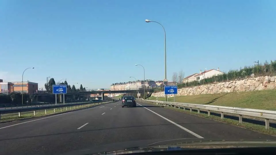 Una de las carreteras c&aacute;ntabras con radar. / EP