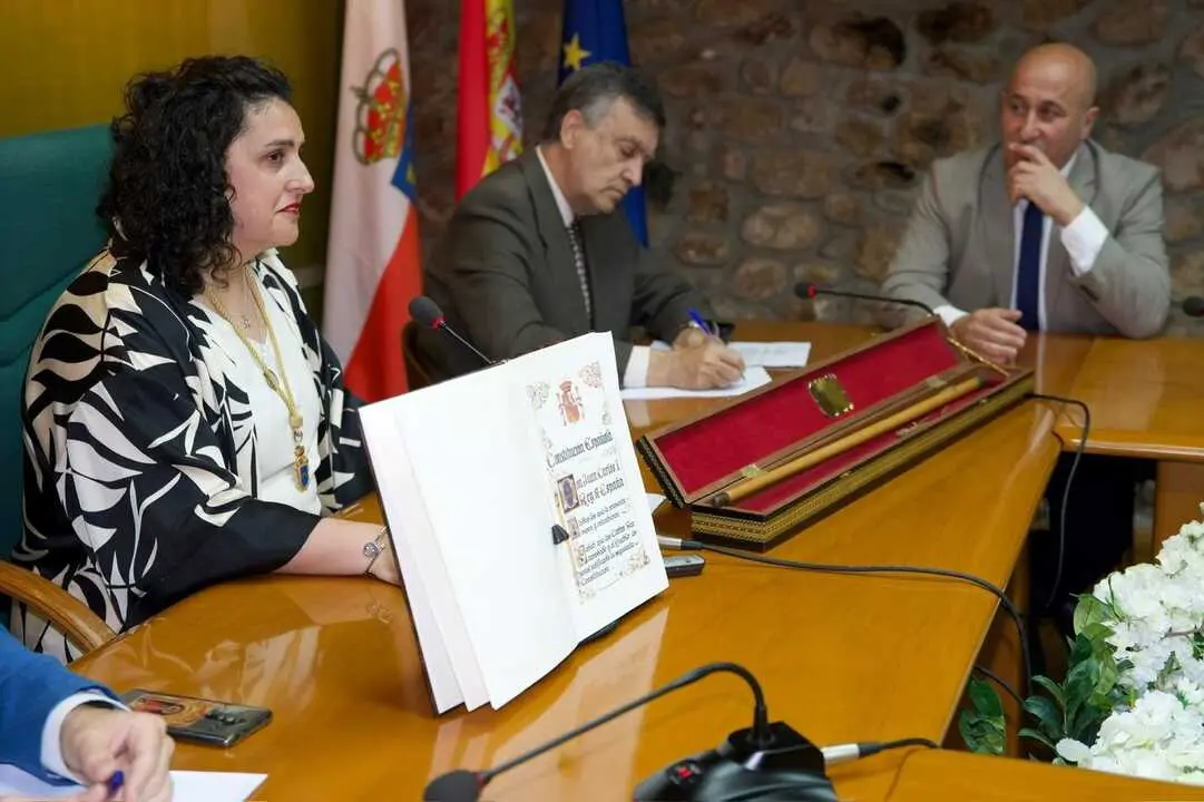 La alcaldesa socialista de Cartes, Lorena Cueto. / alerta