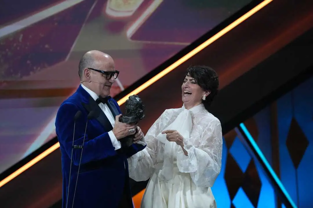 os&eacute; Corbacho y Silvia Abril entregan el Goya a Mejor Cortometraje Documental en la 40&ordf; edici&oacute;n de los Premios Goya, en Barcelona.

David Zorrakino / Europa Press