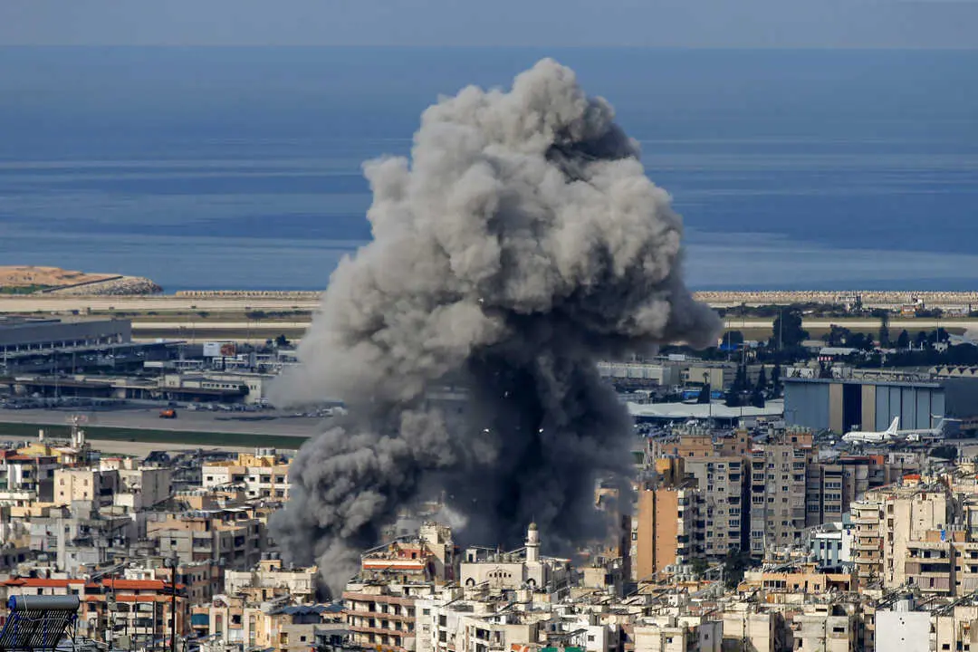 Un ataque a&eacute;reo israel&iacute; contra un presunto objetivo pro-iran&iacute; de Hezbol&aacute;. / EP